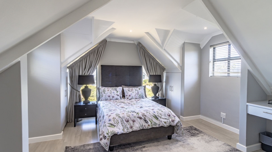 4 Bedroom Property for Sale in Grotto Bay Western Cape